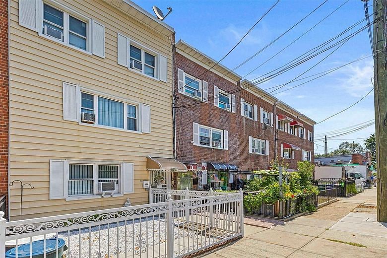 1570 Paulding Avenue