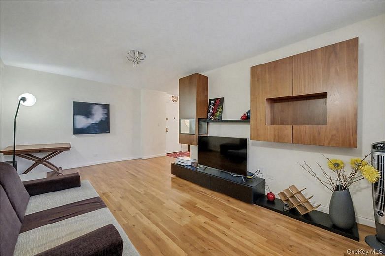 1577 E 17th Street #6M