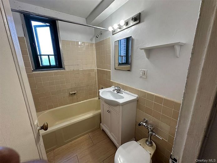 1579 Metropolitan Avenue #6H