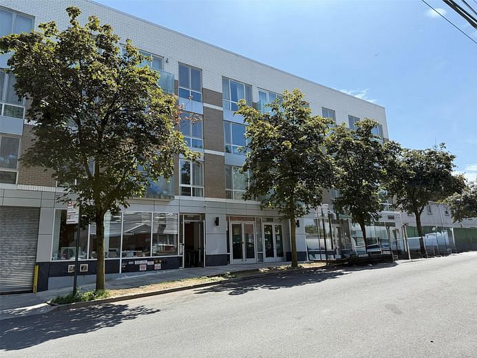 158-15 Union Turnpike #204N