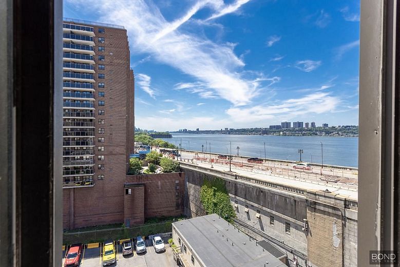 158-18 Riverside Drive West #4C