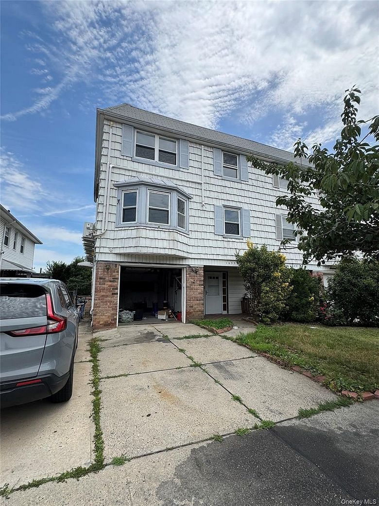 16-33 Bell Boulevard