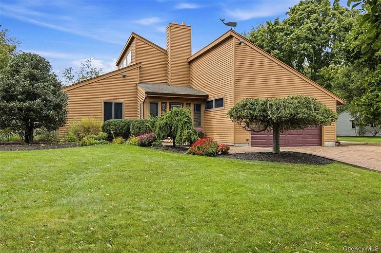 16 Bridle Path Lane
