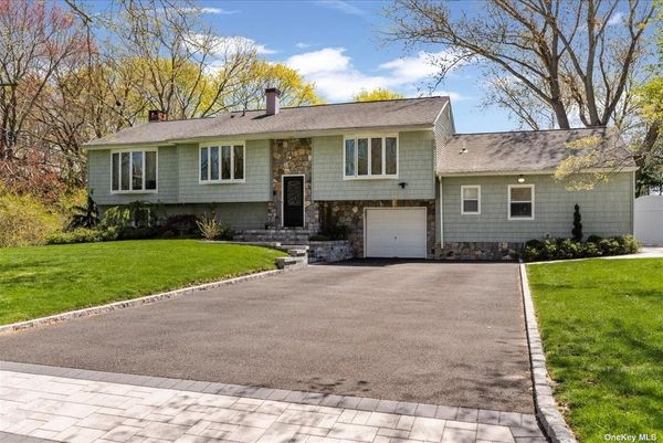 Image 1 of 36 for 16 Caroline Drive in Long Island, Dix Hills, NY, 11746