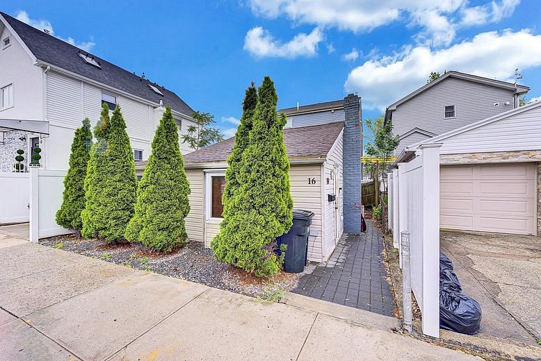 16 Cyrus Avenue
