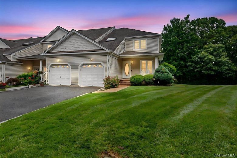 16 Lindbergh Circle