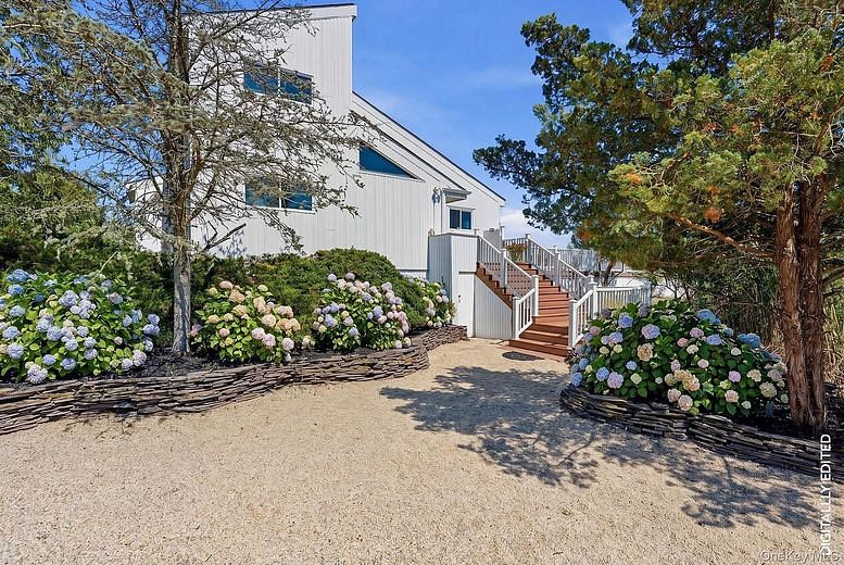 16 Meadow Lane