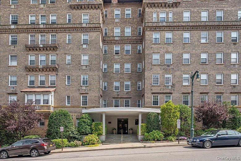 16 N Chatsworth Avenue #606