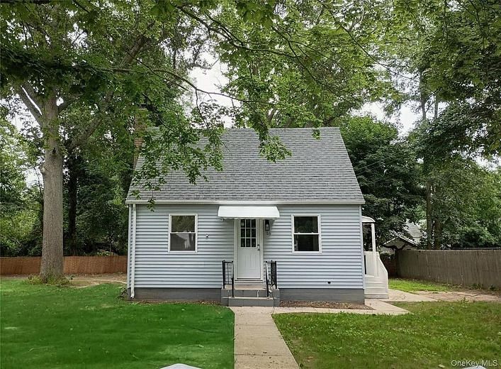 16 Neighborhood Road