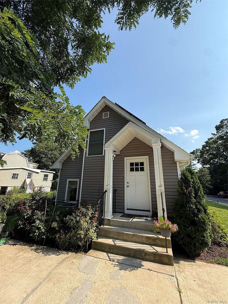 16 Oak Avenue