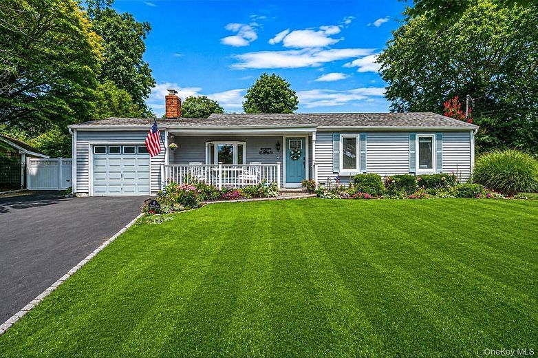 16 Pine Edge Drive