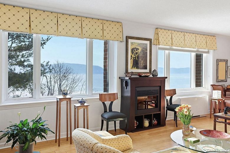 16 Rockledge Avenue #2E2