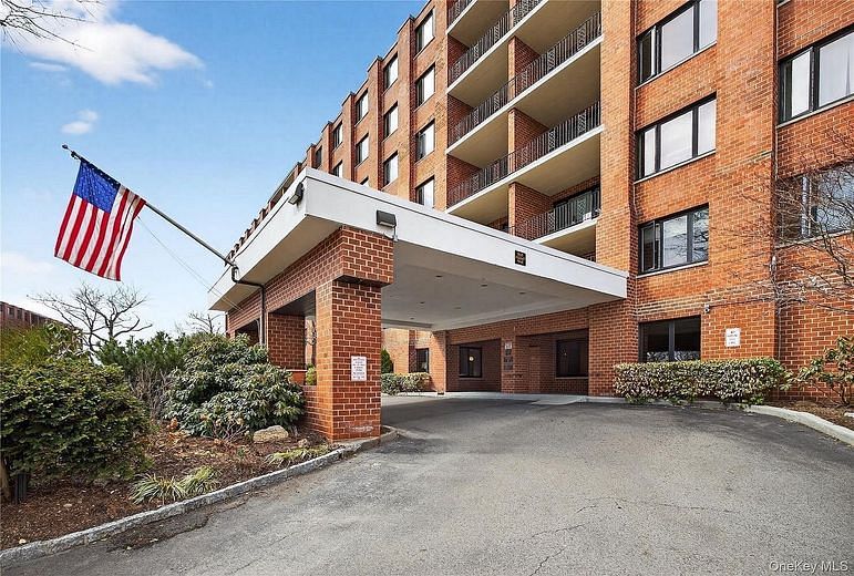 16 Rockledge Avenue #2MM2