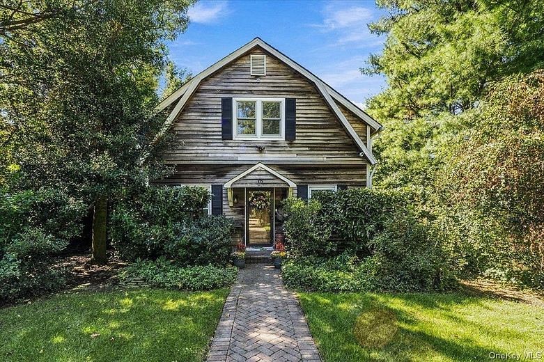 16 Stuart Avenue