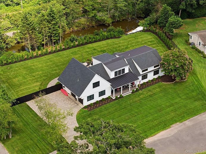 16 Twin River Dr.