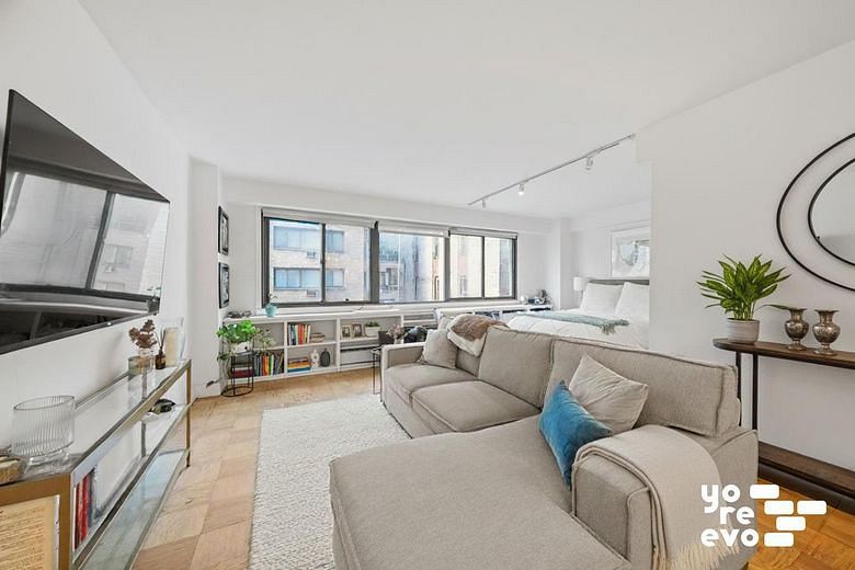 16 West 16th Street #11NS