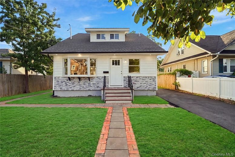 16 West Drive
