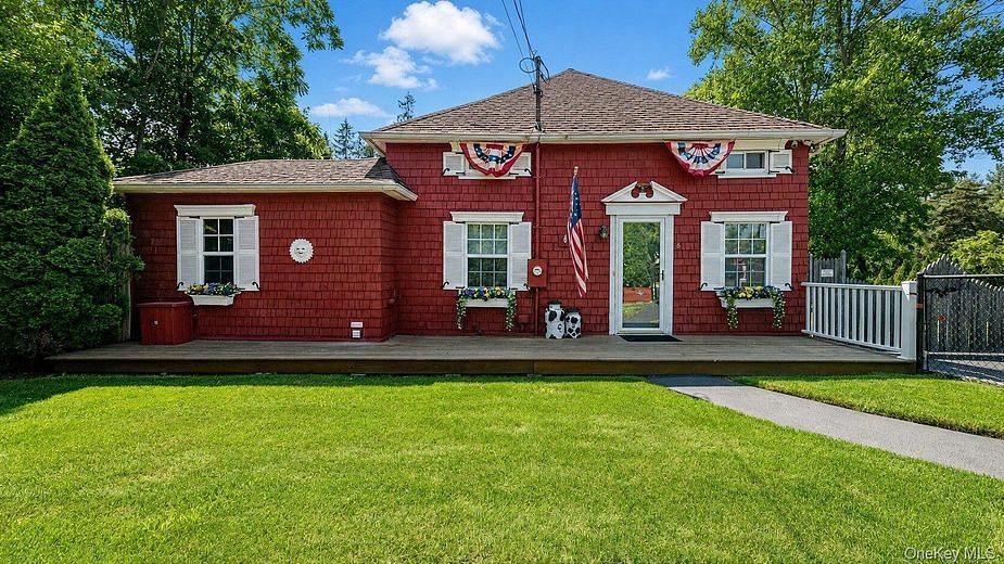 16 Yaphank Middle Island Road