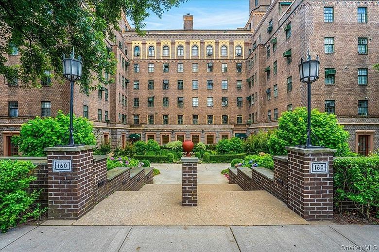 160 Middle Neck Road Rd #5A