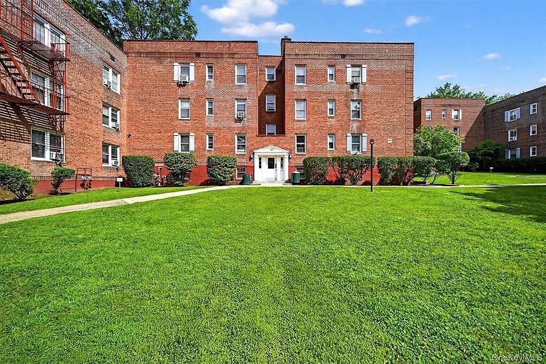 160 Ravine Avenue #1D