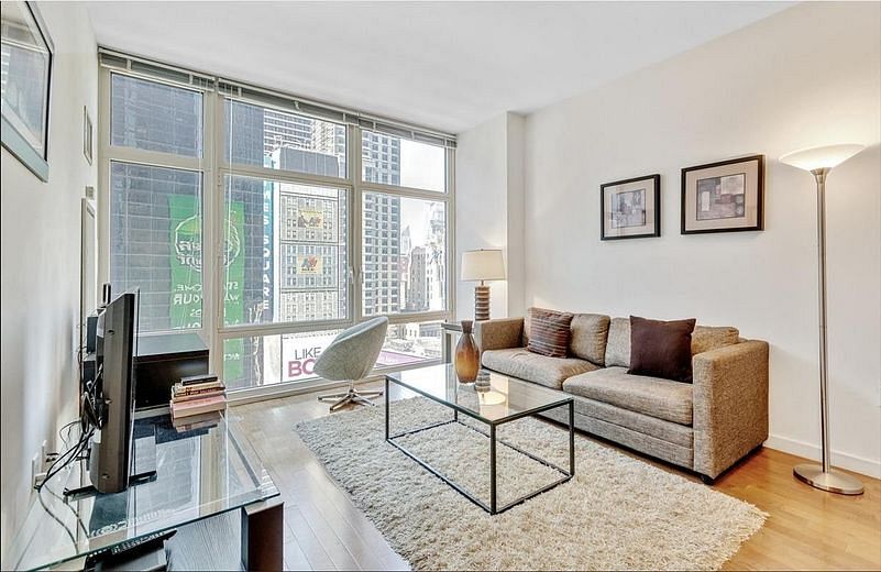 1600 Broadway #17E