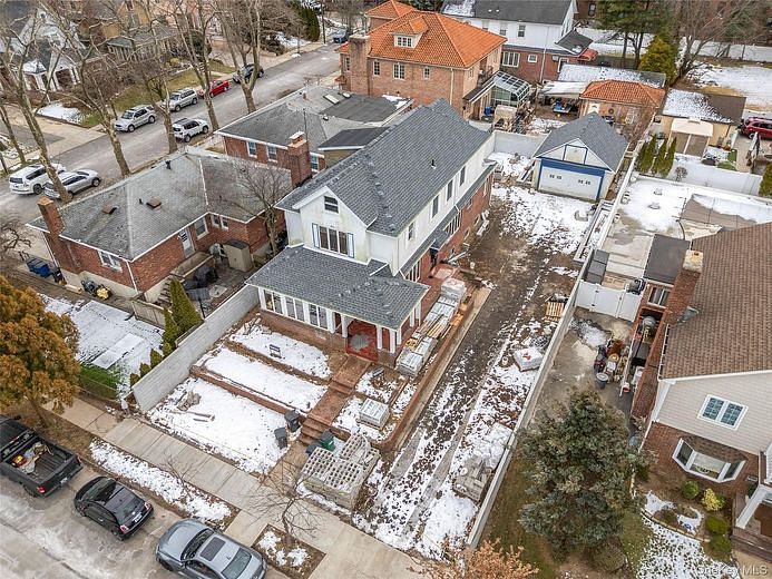 16016 Riverside Drive