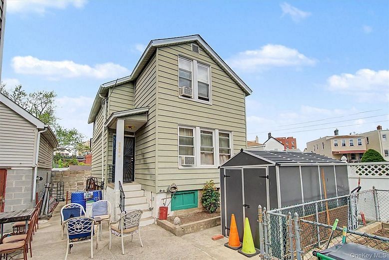 1608 Merry Avenue