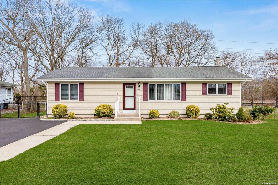 Image 1 of 20 for 161 Avenue C in Long Island, Holbrook, NY, 11741