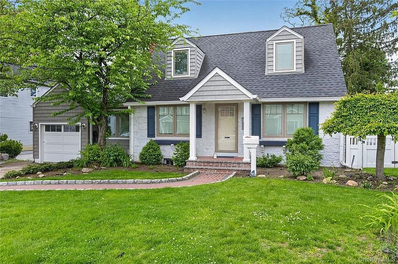 161 Greenway W
