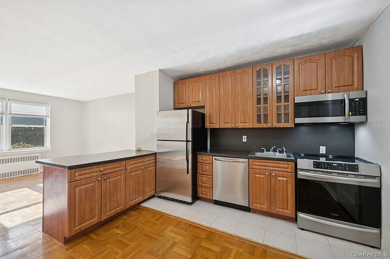 162-21 Powells Cove Boulevard #1M