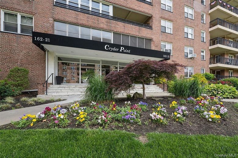 162-21 Powells Cove Boulevard #2R