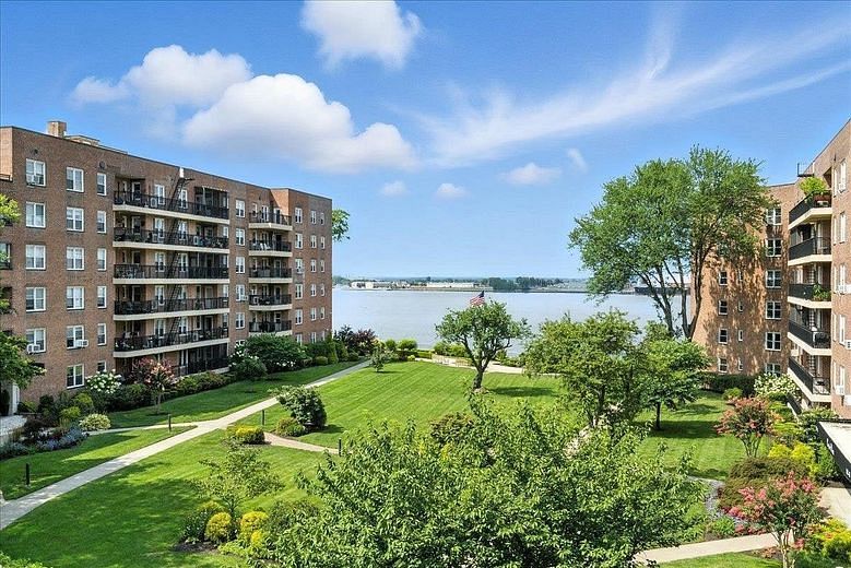 162-41 Powells Cove Boulevard #4D