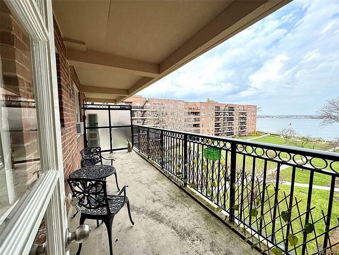 162-41 Powells Cove Boulevard #5C