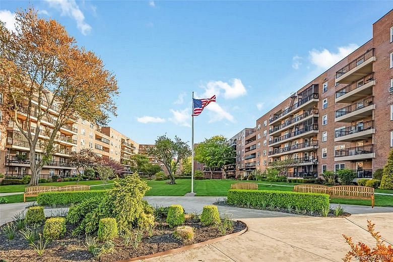 162-41 Powells Cove Boulevard #6S