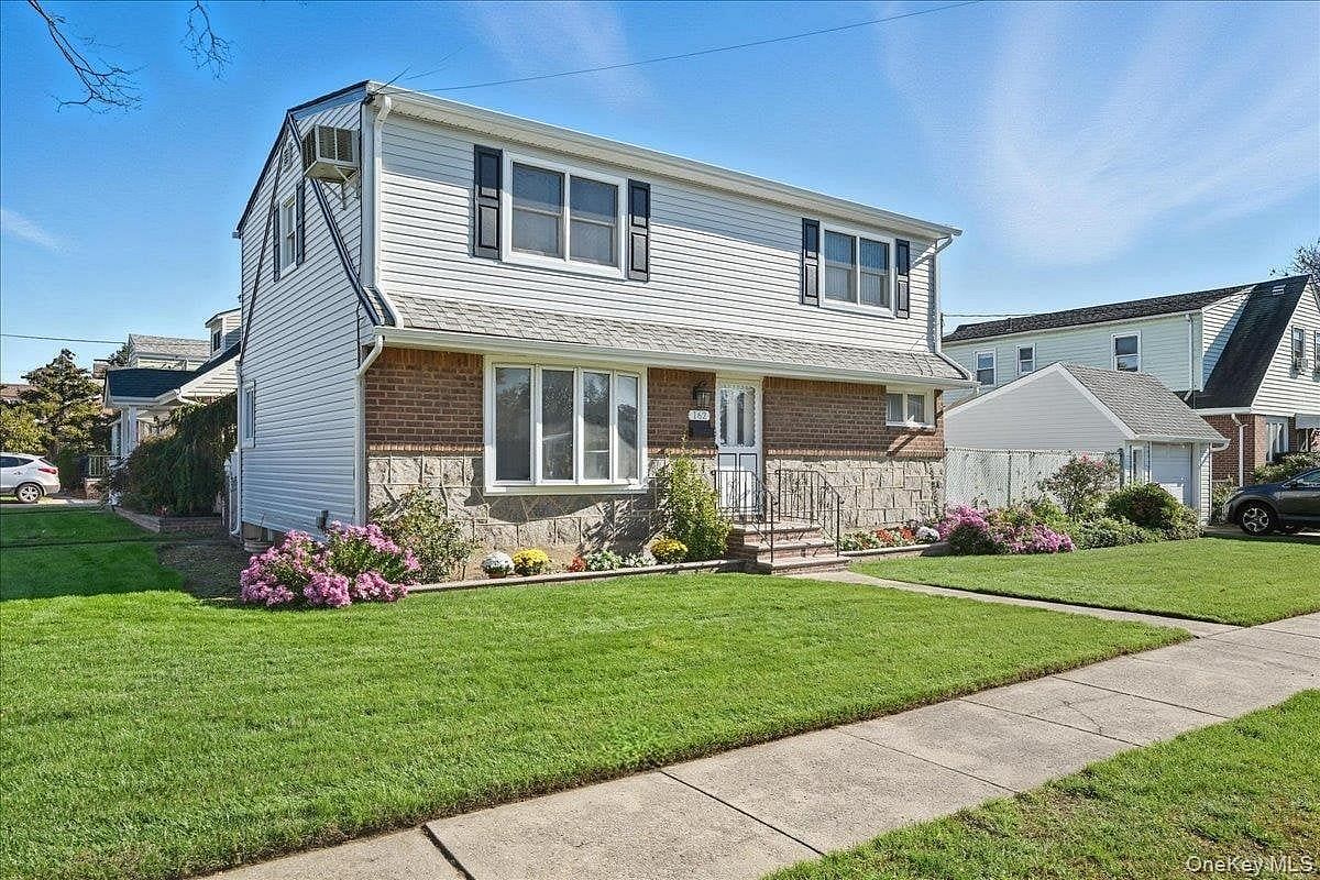 Image 1 of 29 for 162 Crown Avenue in Long Island, Hempstead, NY, 11003