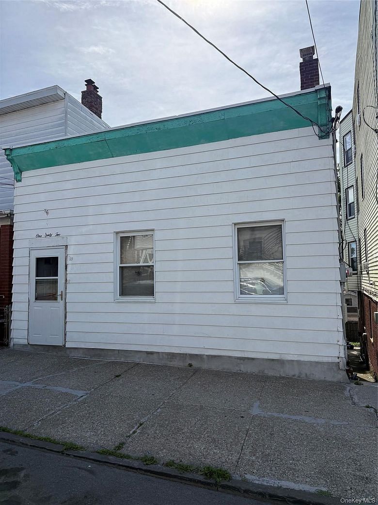 162 Voss Avenue