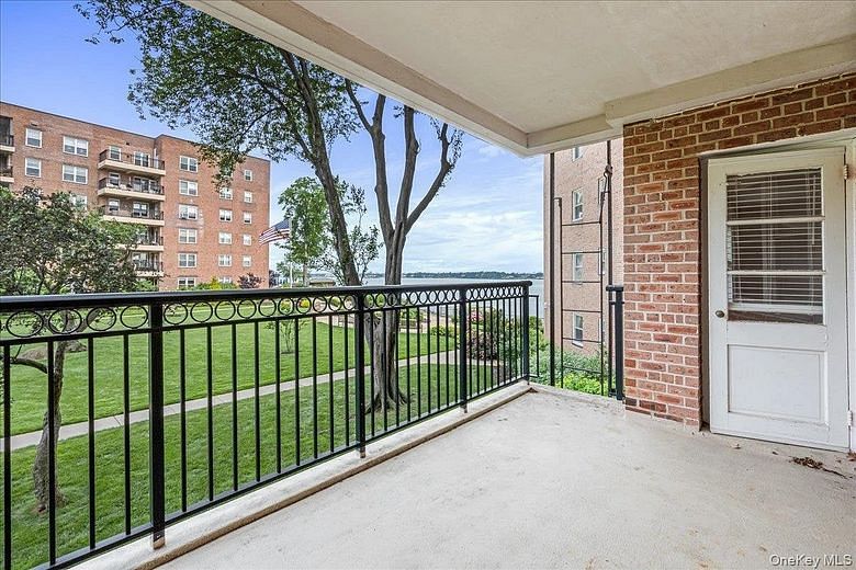 16221 Powells Cove Boulevard #2S