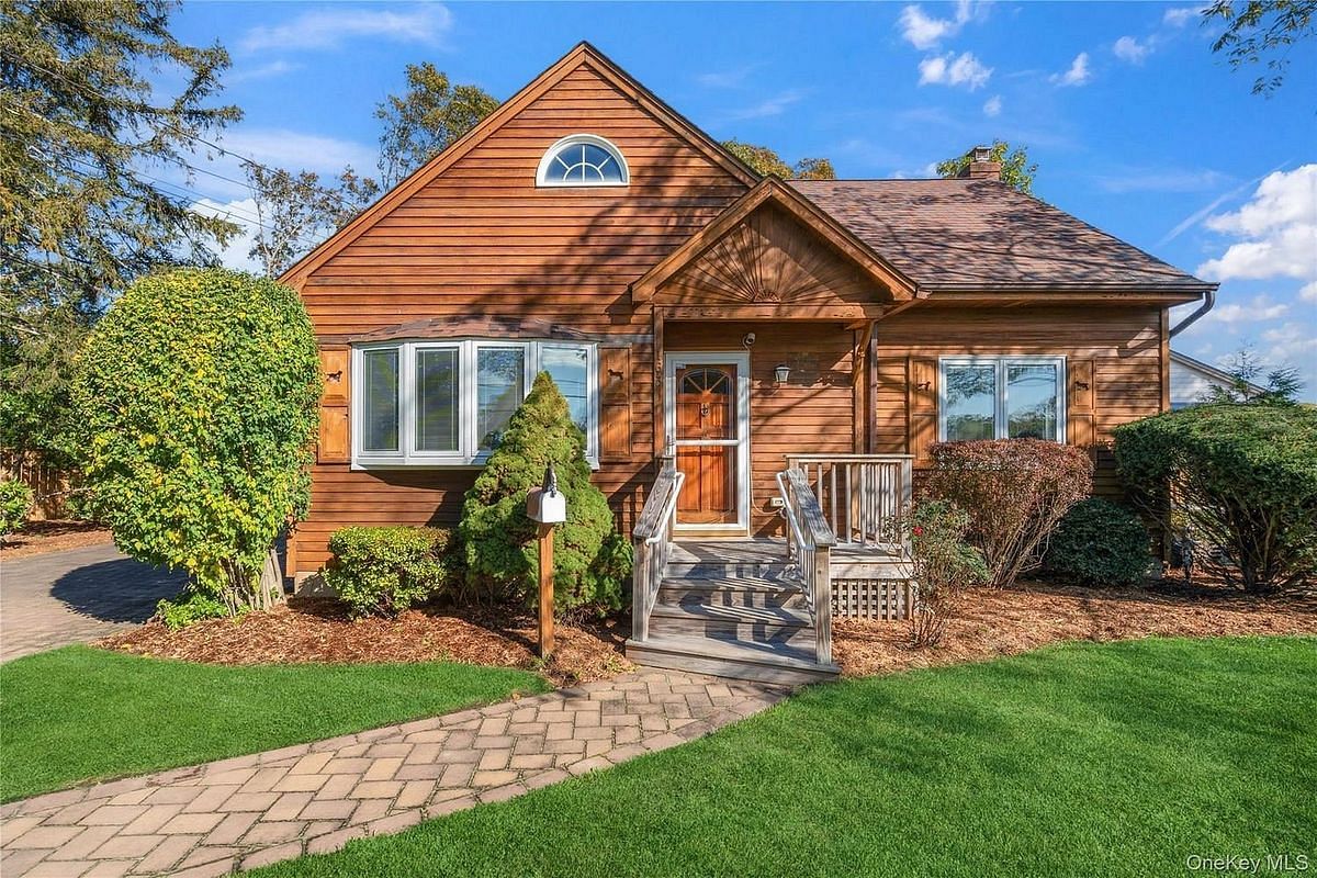 Image 1 of 24 for 163 Academy Street in Long Island, Islip, NY, 11705