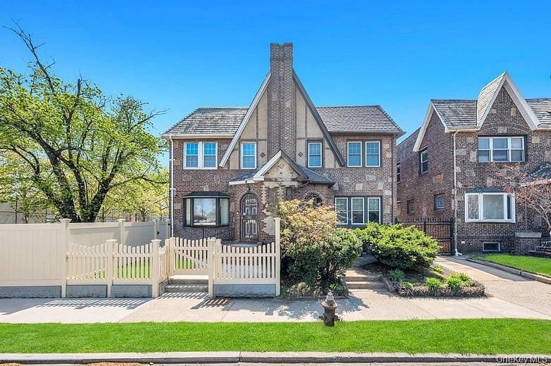 164-26 Grand Central Parkway