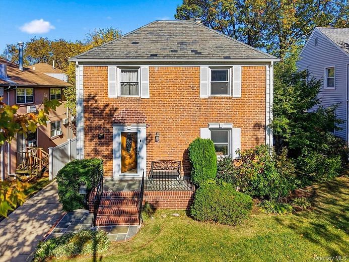 164-37 Grand Central Parkway