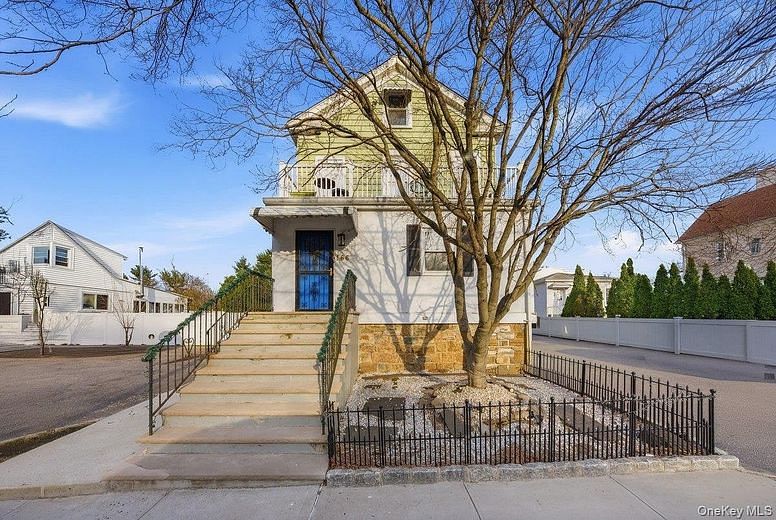 164 aka 166 Crescent Place