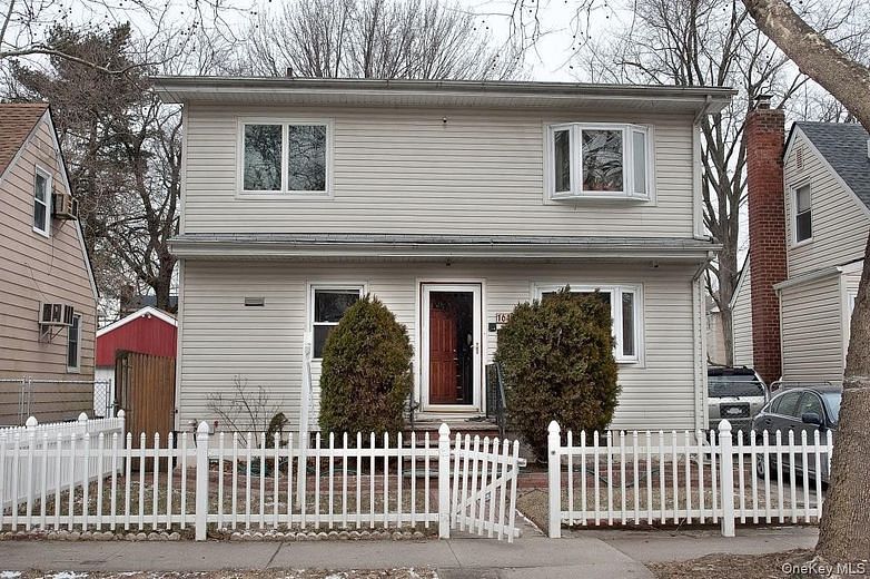 16475 Underhill Avenue