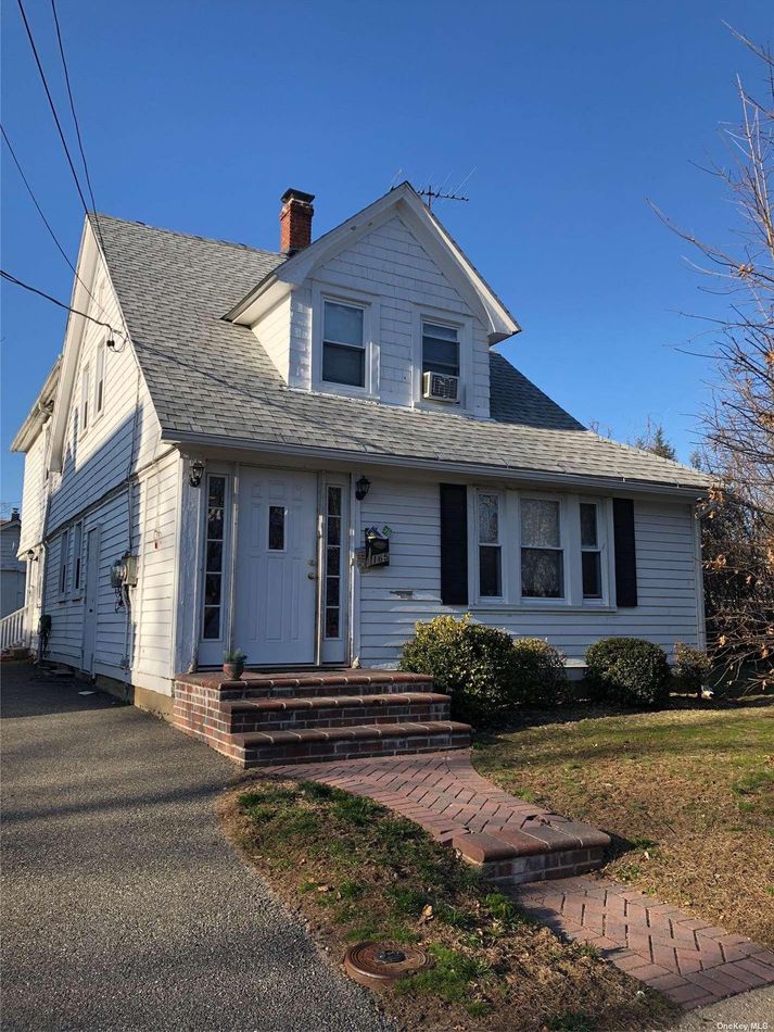 Image 1 of 10 for 165 Lewis Avenue in Long Island, Westbury, NY, 11590