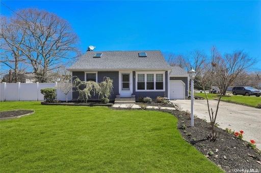 Image 1 of 36 for 165 Mount Vernon Avenue in Long Island, Medford, NY, 11763