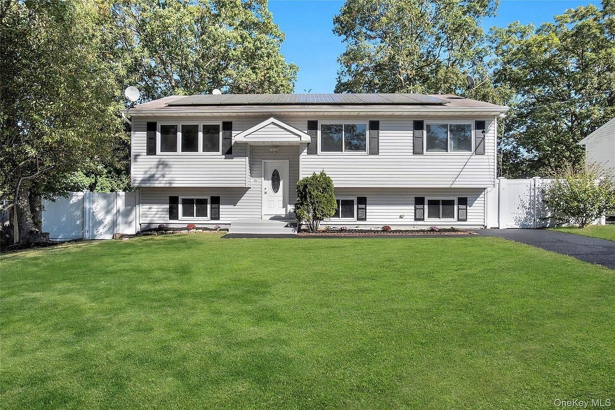 Image 1 of 22 for 165 N 27th Street in Long Island, Babylon, NY, 11798