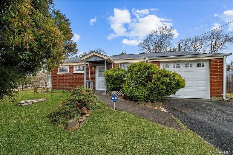 1656 N Gardiner Drive