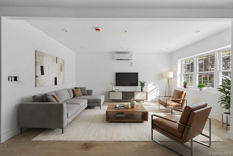 1657 Tillotson Avenue