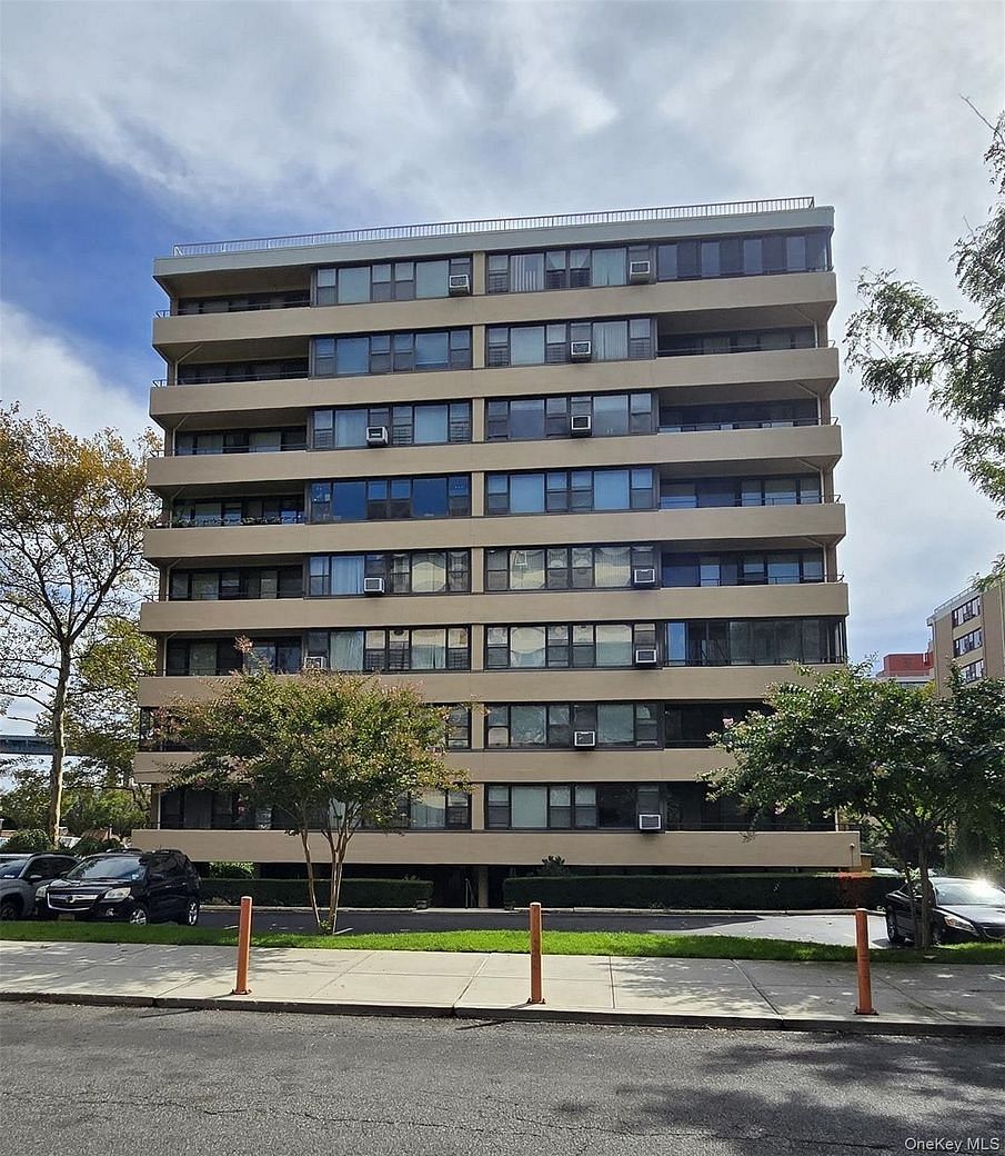 166-10 Powells Cove Boulevard #4C