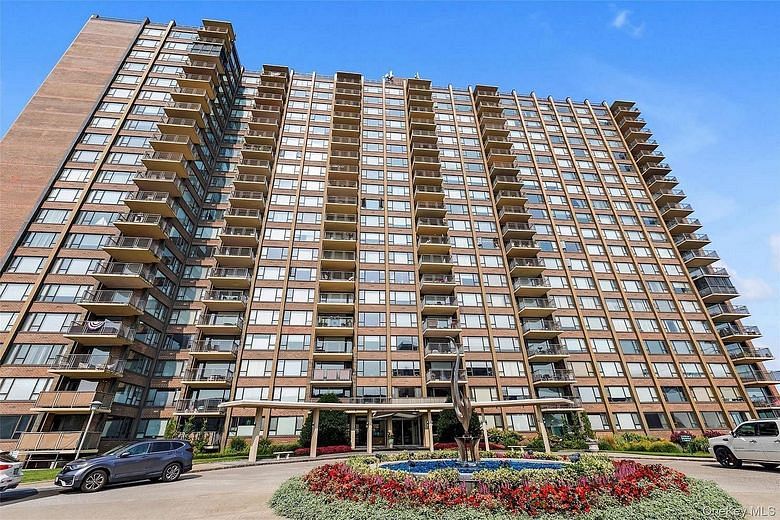 166-25 Powells Cove Boulevard #17G