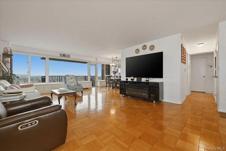 166-25 Powells Cove Boulevard #18G